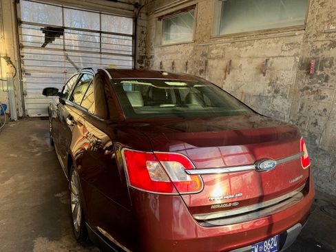 Used 2011 Ford Taurus Limited w/ 301A Rapid Spec Order Code image 4