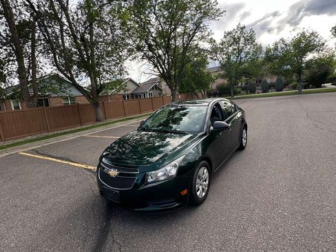 Used 2014 Chevrolet Cruze LS FWD image 2