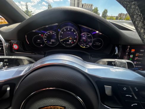 Used 2020 Porsche Cayenne E-Hybrid Coupe AWD/4WD image 10