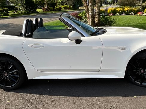 Used 2017 FIAT 124 Spider Lusso RWD image 8