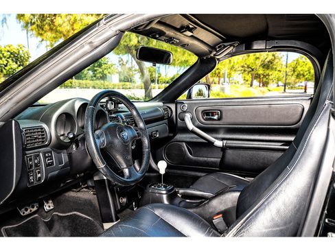 Used 2004 Toyota MR2 Spyder image 6