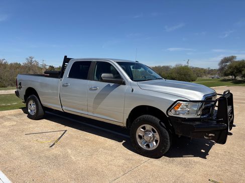 Used 2014 RAM 2500 SLT image 2