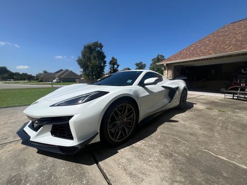 Used 2025 Chevrolet Corvette Z06 w/ Z07 Performance Package RWD image 5