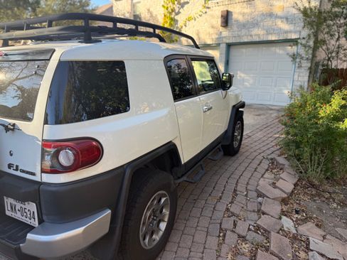 Used 2013 Toyota FJ Cruiser 4WD image 6