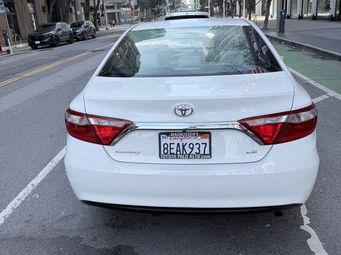 Used 2017 Toyota Camry LE image 9