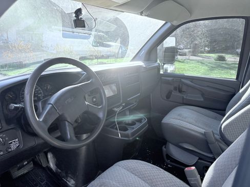 Used 2003 GMC Savana 3500 image 9