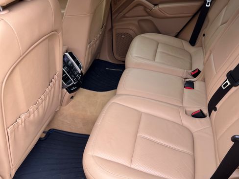 Used 2011 Porsche Cayenne S image 11