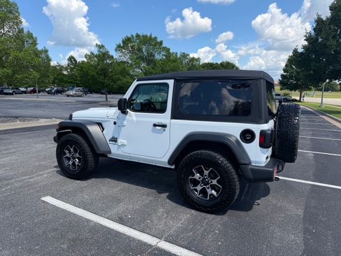 Used 2025 Jeep Wrangler Sport AWD/4WD image 5