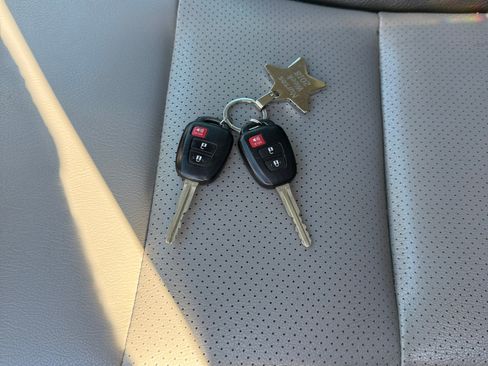 Used 2013 Toyota RAV4 LE image 26