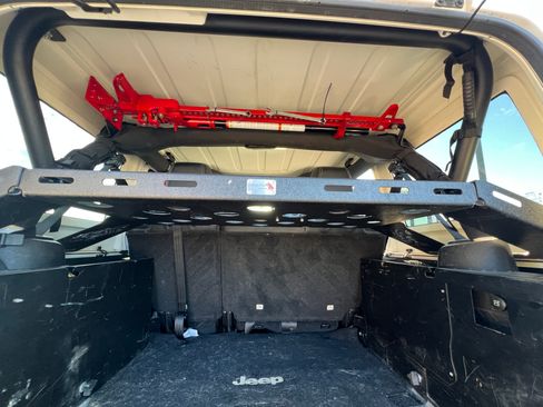 Used 2016 Jeep Wrangler Unlimited Rubicon image 22