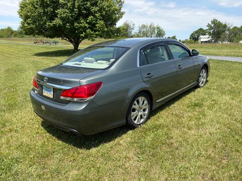 Used 2011 Toyota Avalon FWD image 4