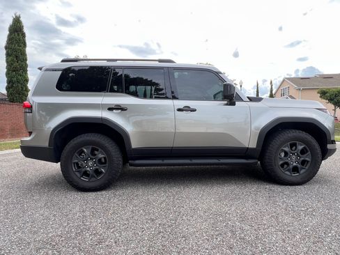 Used 2024 Lexus GX 550 AWD/4WD image 9