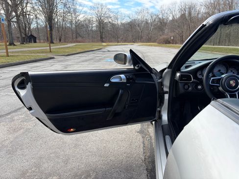 Used 2005 Porsche 911 Carrera S RWD image 21