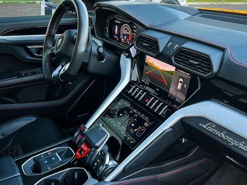 Used 2021 Lamborghini Urus image 30