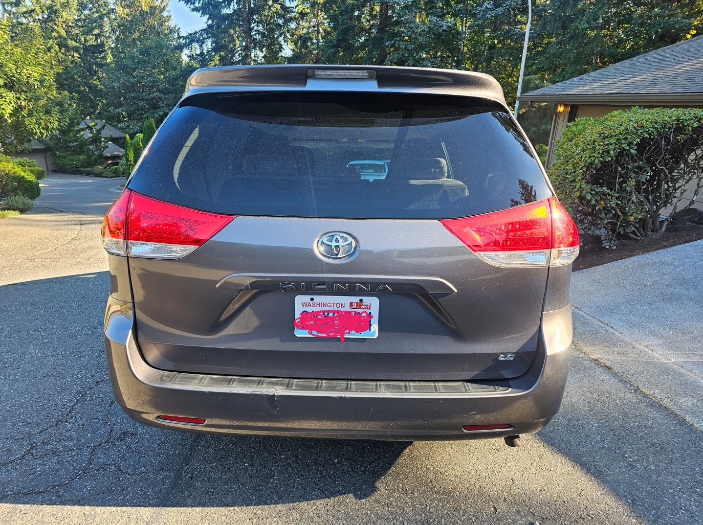Used 2014 Toyota Sienna LE FWD image 4