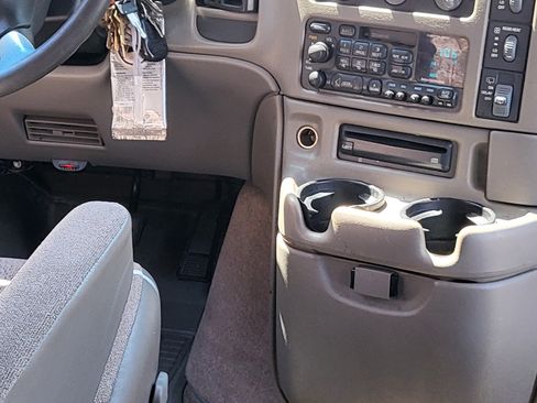 Used 2002 GMC Safari w/ Sle Marketing Option Pkg 2 image 12