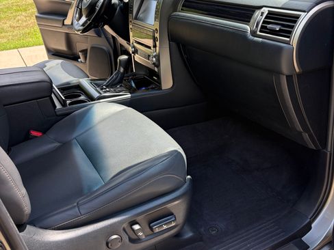 Used 2021 Lexus GX 460 Premium w/ Premium Package AWD/4WD image 12