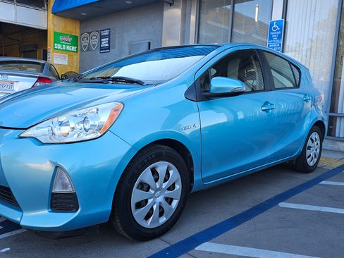 Used 2014 Toyota Prius C One image 1