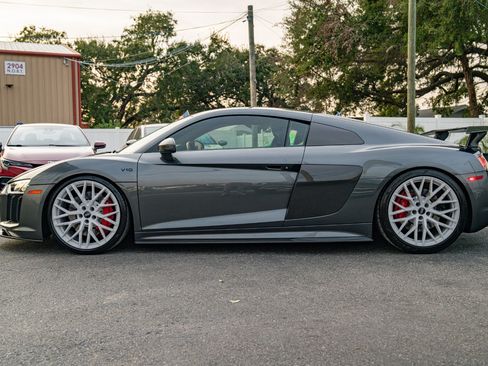 Used 2018 Audi R8 V10 w/ Carbon Exterior Package image 4