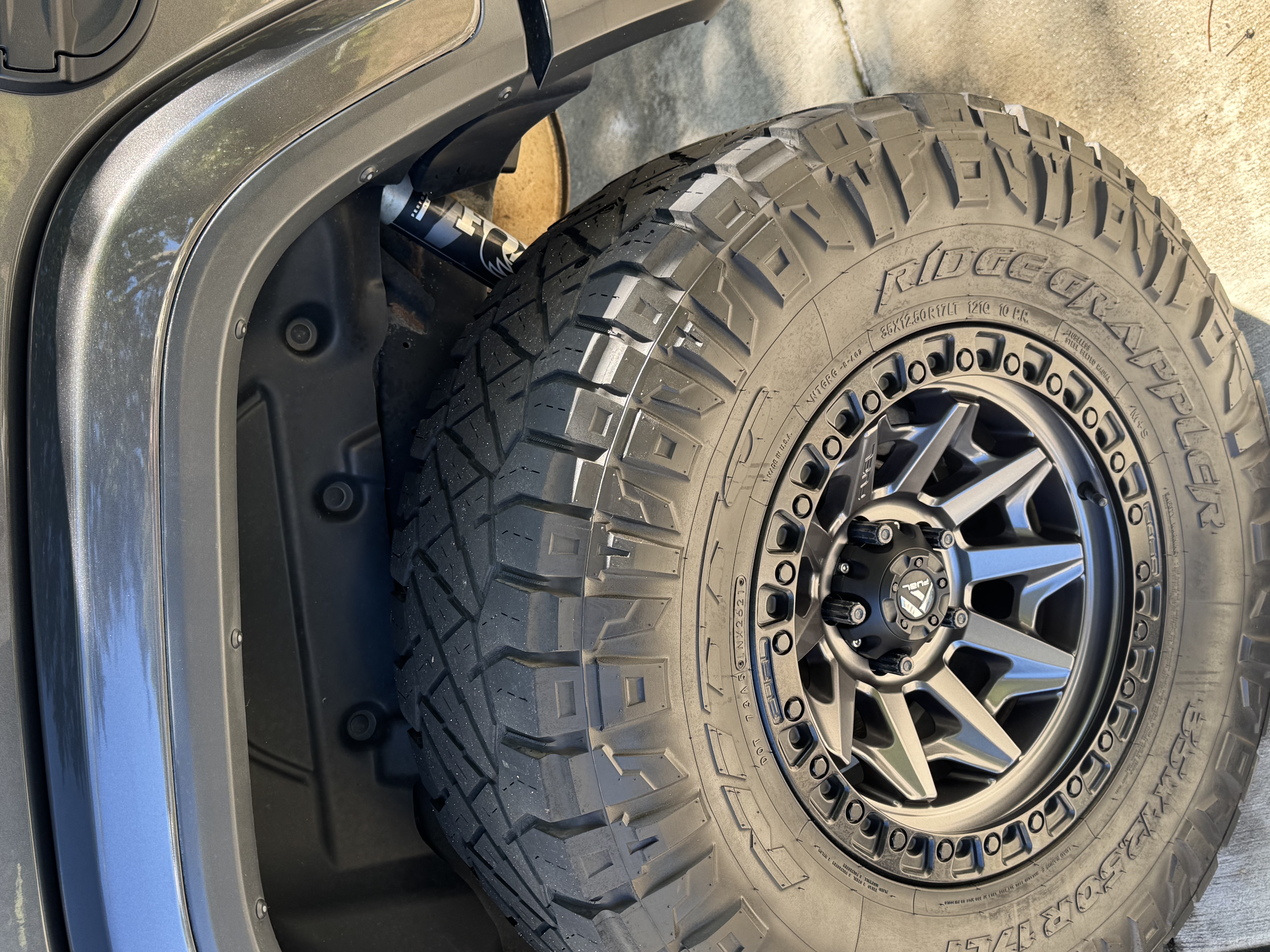 Used 2018 Jeep Wrangler Unlimited Sahara w/ Dual Top Group AWD/4WD image 10