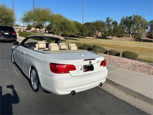 Used 2011 BMW 335i Convertible image 5