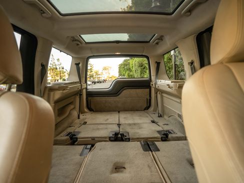 Used 2011 Land Rover LR4 image 27