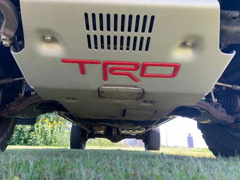 Used 2022 Toyota Tacoma TRD Off-Road w/ TRD Premium Off Road Package AWD/4WD image 17