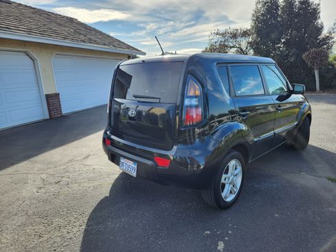 Used 2011 Kia Soul + w/ Audio Pkg image 4