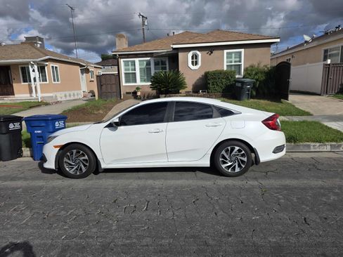 Used 2016 Honda Civic EX image 3