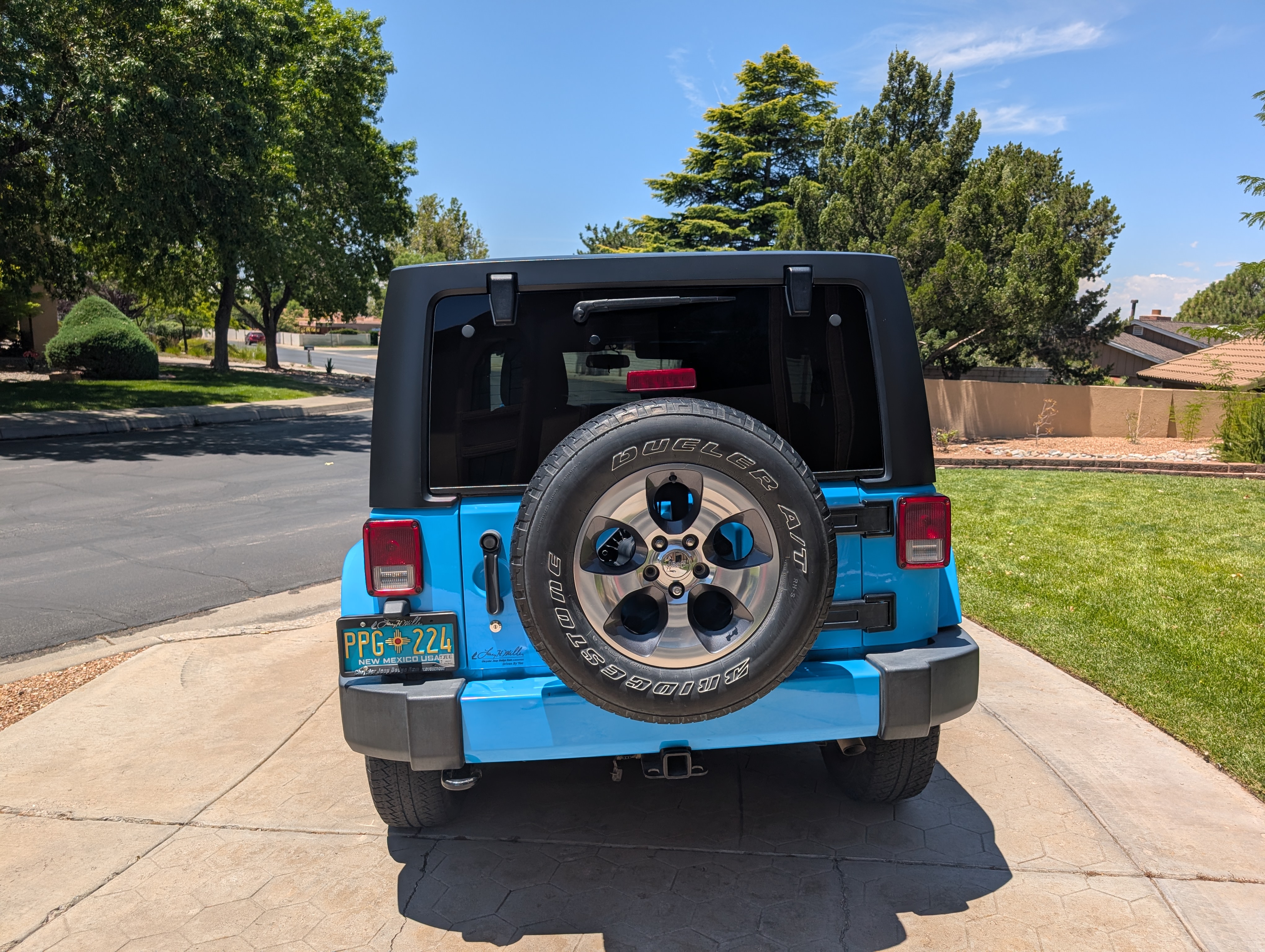 Used 2017 Jeep Wrangler Unlimited Sahara w/ Max Tow Package AWD/4WD image 4