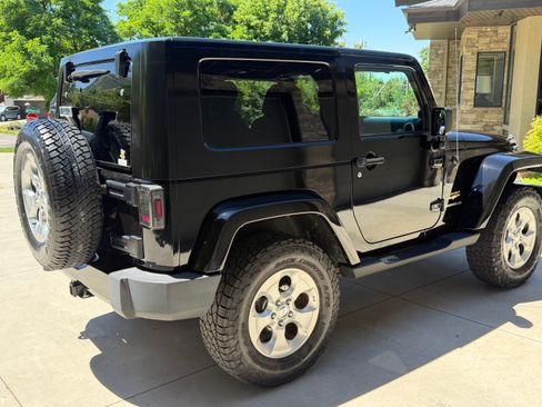 Used 2010 Jeep Wrangler Sahara w/ Dual Top Group AWD/4WD image 4