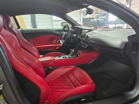 Used 2017 Audi R8 V10 w/ Carbon Exterior Package image 23