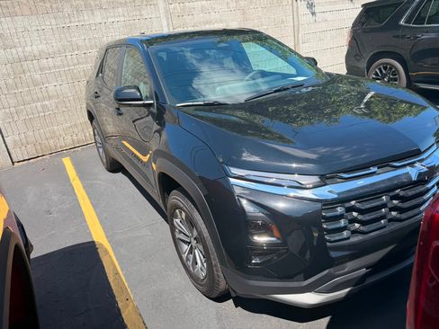 Used 2026 Chevrolet Equinox LT w/ Convenience Package II FWD image 5