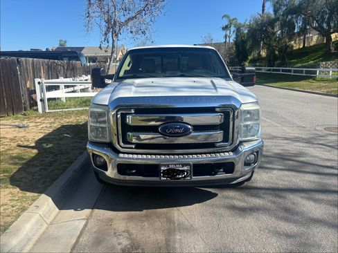 Used 2013 Ford F250 Lariat w/ Lariat Ultimate Pkg image 4