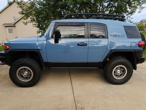 Used 2014 Toyota FJ Cruiser 4WD image 1