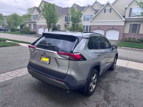 Used 2019 Toyota RAV4 Limited w/ Carpet Mat Package AWD/4WD image 5