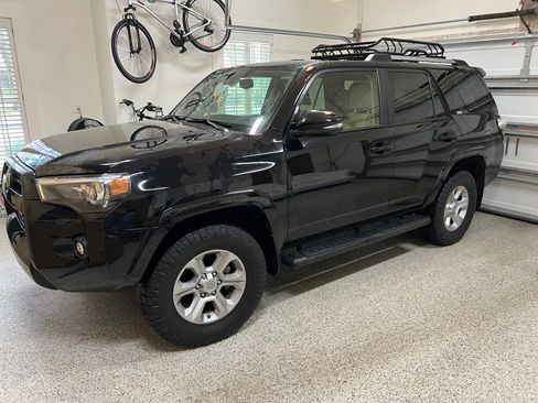Used 2021 Toyota 4Runner SR5 Premium image 5