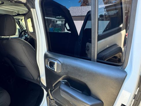 Used 2018 Jeep Wrangler Unlimited Sport S image 11