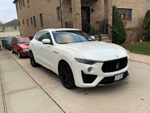 Used 2019 Maserati Levante Trofeo image 5