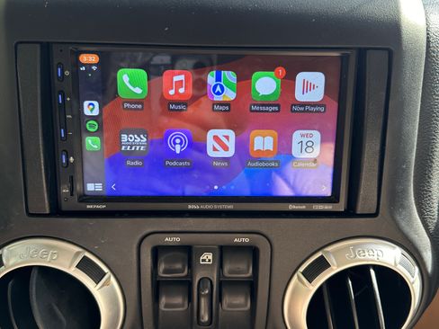 Used 2018 Jeep Wrangler Unlimited Sahara image 11