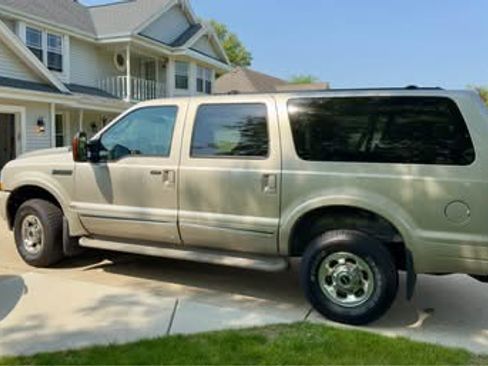 Used 2004 Ford Excursion Limited image 1