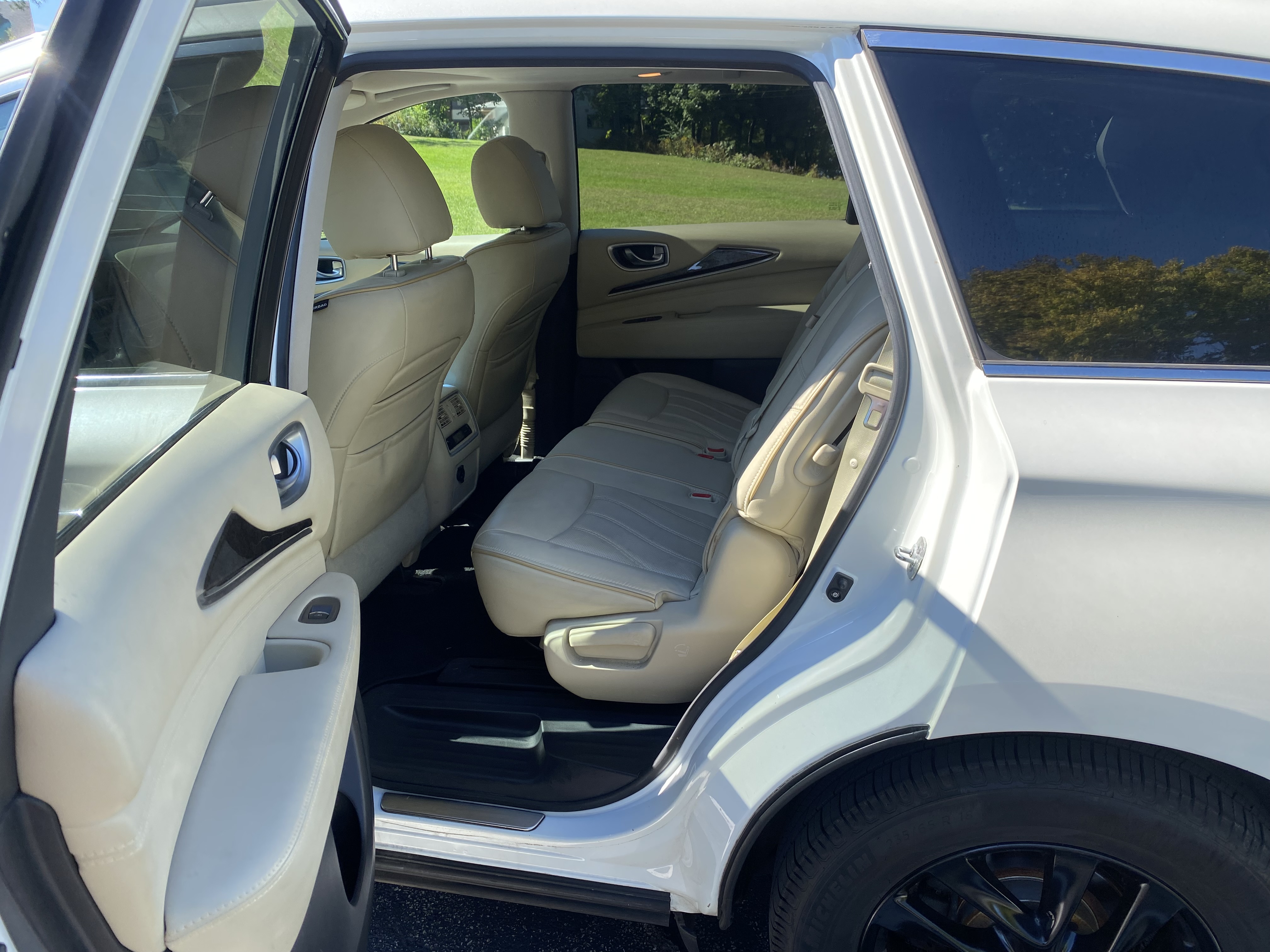 Used 2015 INFINITI QX60 FWD w/ Premium Package image 10