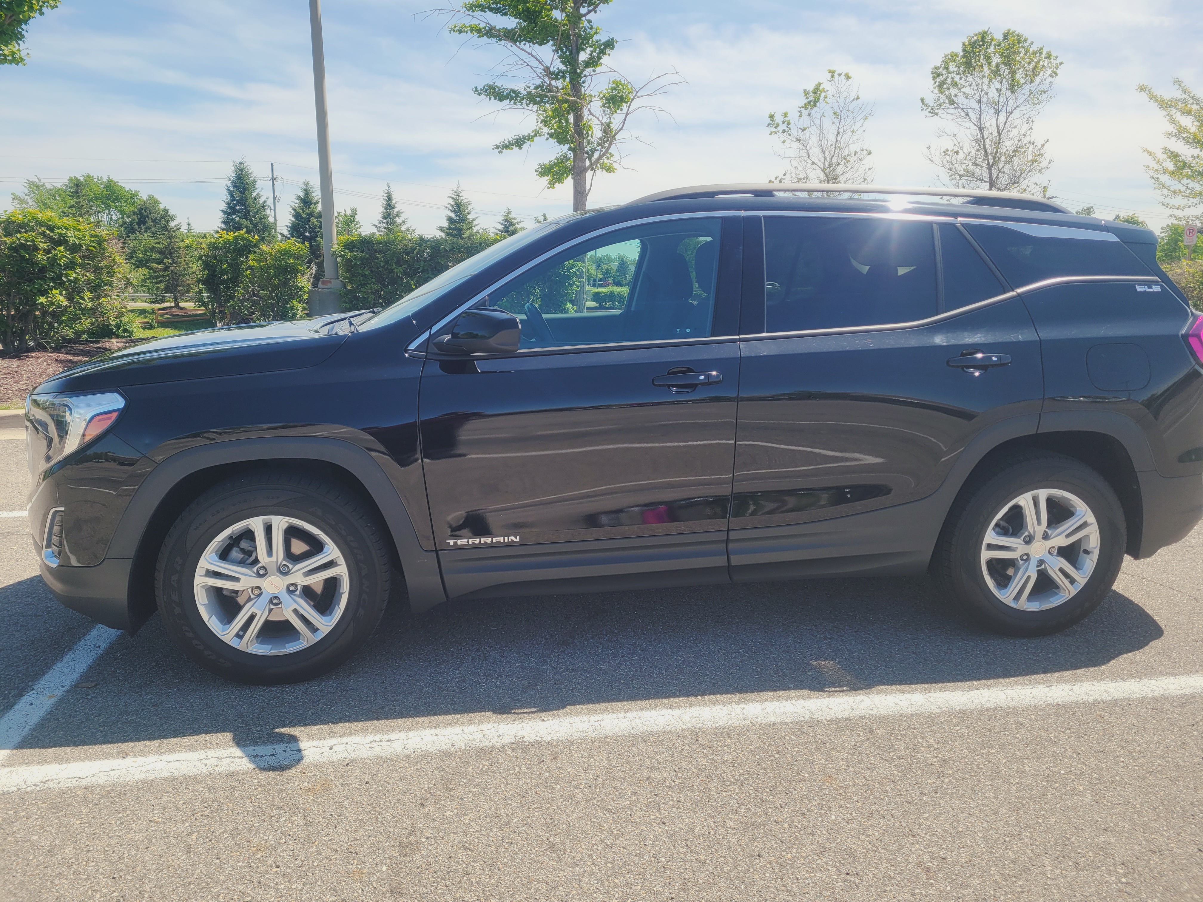 Used 2019 GMC Terrain SLE w/ Driver Convenience Package FWD image 16