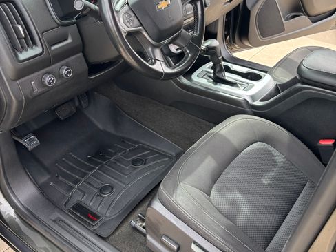 Used 2018 Chevrolet Colorado LT w/ LT Convenience Package image 9