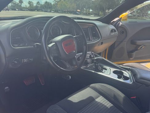 Used 2018 Dodge Challenger SXT image 9