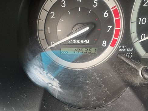 Used 2004 Toyota Sienna XLE Limited image 16