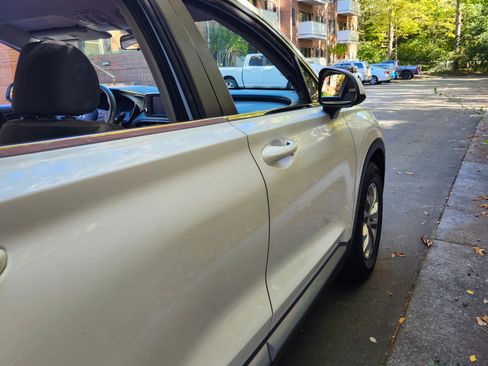 Used 2020 Hyundai Santa Fe SE image 9