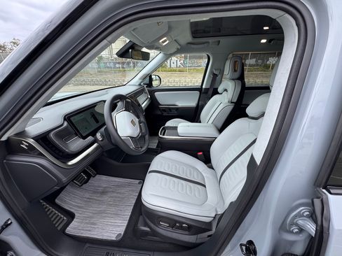 Used 2023 Rivian R1S Adventure AWD/4WD image 21