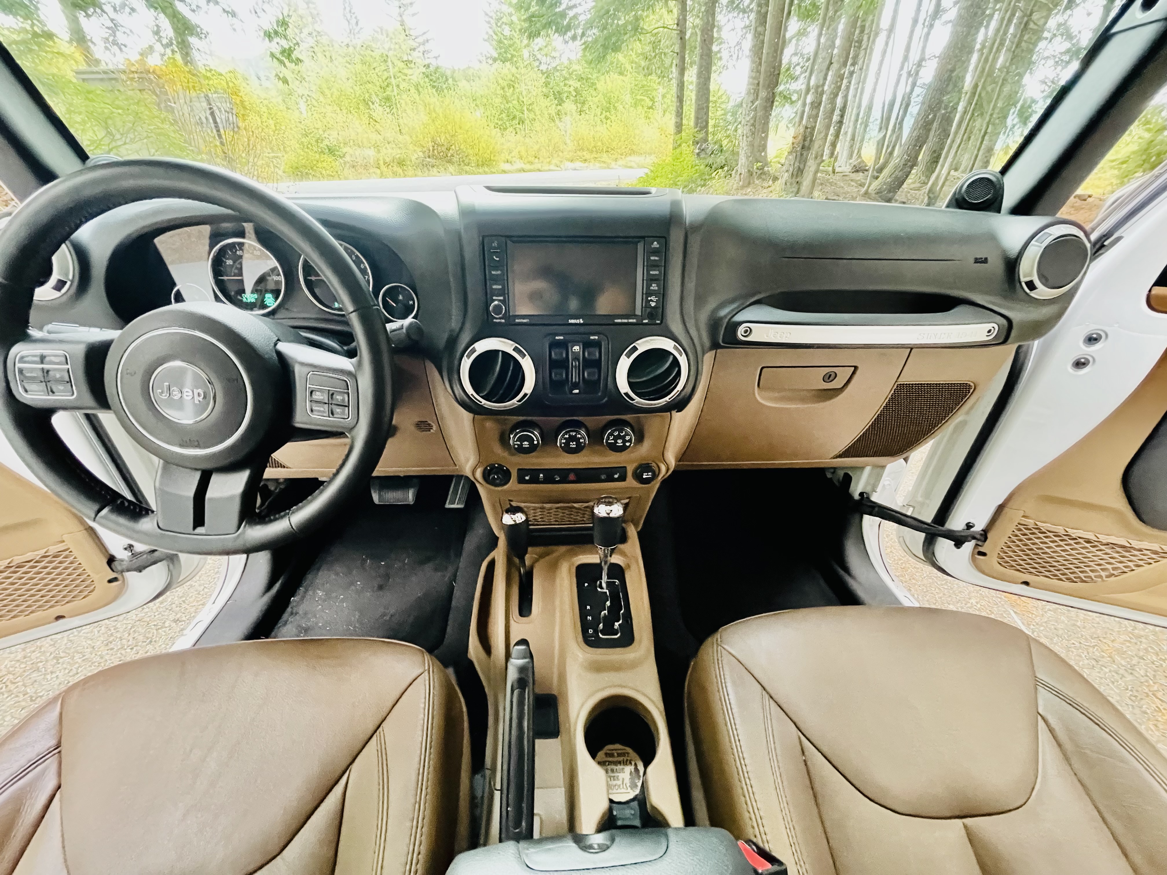 Used 2014 Jeep Wrangler Unlimited Rubicon w/ Connectivity Group AWD/4WD image 9