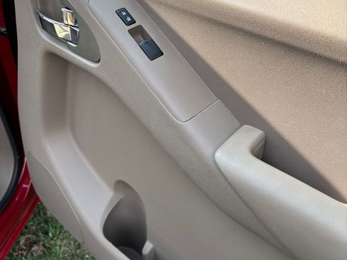 Used 2009 Nissan Frontier SE w/ SE Value Truck Pkg image 11